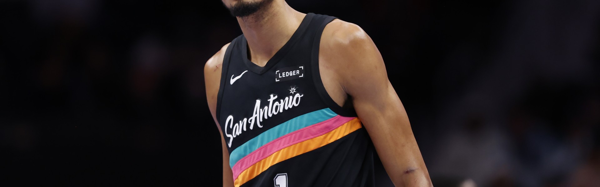 pg模拟器官网电脑版-巴恩斯：文班的拼劲为球队奠定基调 他能吸引防守注意力盘活进攻