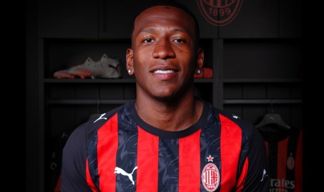 跟队记者：埃斯图皮尼安的身体状况良好，明天重新参与米兰合练